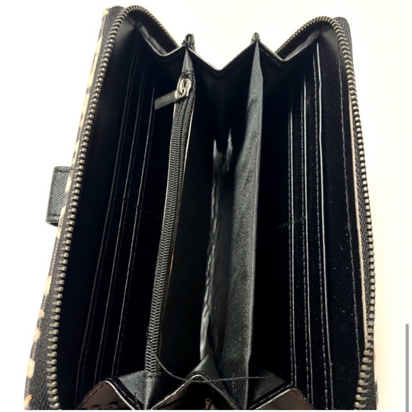 Ed Hardy NWT Tattoo Heart Love Leopard Animal Print Wristlet Wallet Phone Case - Picture 4 of 4